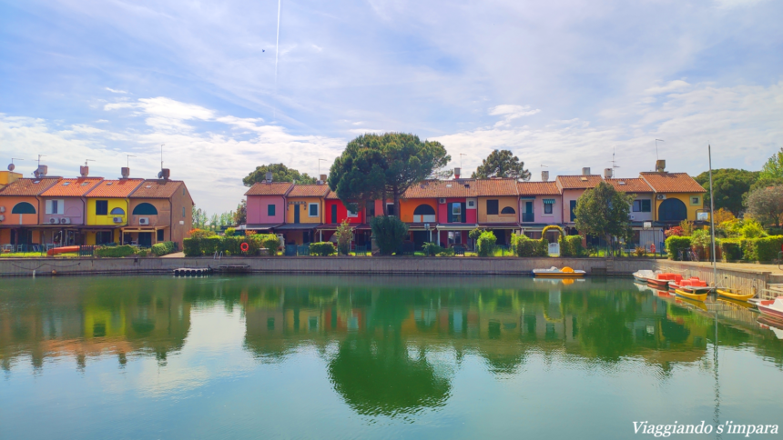 Canali e case colorate all'isola di Albarella